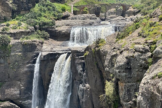 1-Day Tour Old bridge, Monastery,water falls Wildlife,Birds, - How the guides affect the experience