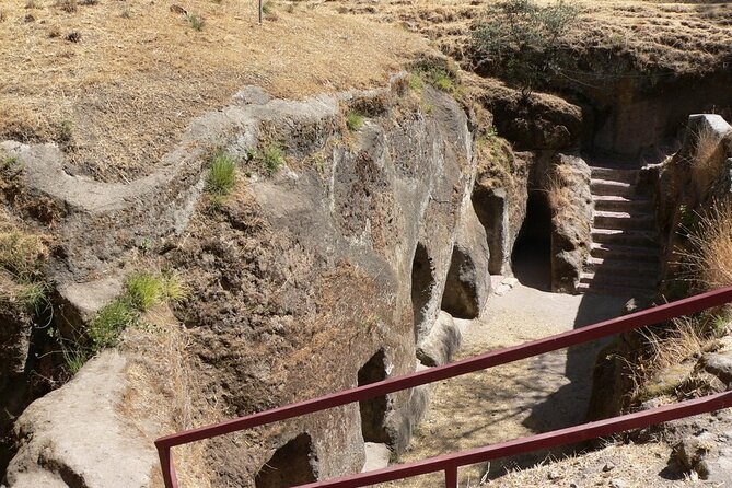 Day Tours around Addis Abeba, Melka Kunture and Adadi Mariam - Leaving Addis Ababa at 8:00 am