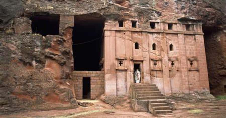 Ethiopia: 5-Day Tour Lalibela, Gondar, Bahir dar & Axum - Day 5: Royal tombs, archaeology, and the flight home