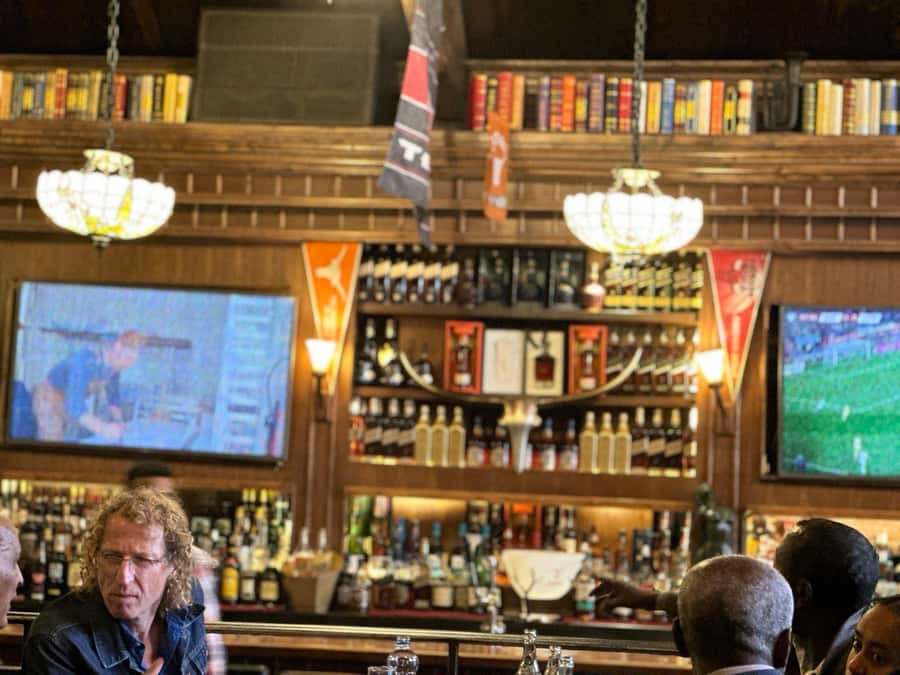 Pub-crawl Tour ( locally crafted beer and wine tasting ) - Music, jazz, beer, and wine