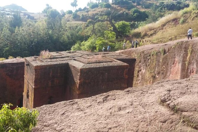 Tour 11 monolithic rock churches & museum in Lalibela & cave church with mummies - What the guide adds to the experience